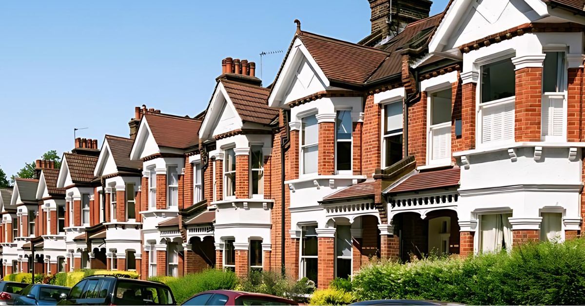 The average U.K. home insurance policy has surged by nearly one-fifth to just under GBP 400 (USD 510), marking an all-time high.
Image Source: ABI